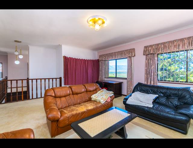 5 BEDROOM HOUSE RENTED IN FLAMINGO VLEI